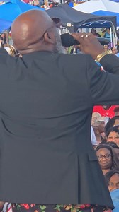 WHAT AMAZING PERFORMANCE BY PASTOR DEREK THE CHANGE MAN SMITH "CAN YOU SMELL THE SMOKE" @highlight | Rocko Train