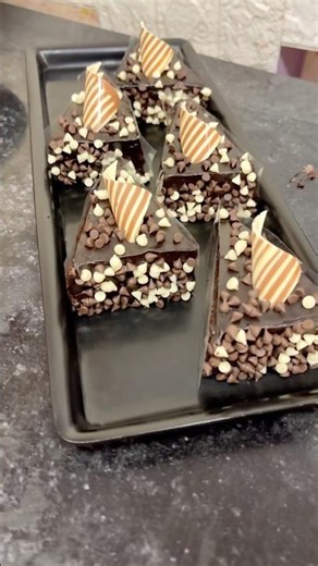 Amazing triangle 2 in 1 chocolate chip pastry #trending #cakedecorating #recipe