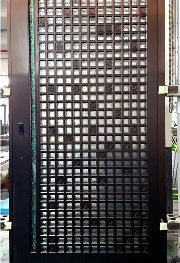 A super high-end all-aluminum glass pivot door, high-end customization #entrancedoor #door #doors #pivotdoor #securitydoors #gate #safetydoor #entrancedoors #villadoors #populaire #toptrending #tiktok #fyp #入户门 #铸铝门 #安全门 #好物分享 #热门