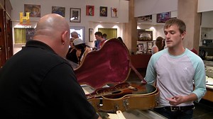 58K views · 1K reactions | Un cliente llega a la tienda con una Gibson SJ-200 que perteneció al legendario guitarrista Stephen Stills. Pide 110 mil dólares por ella, pero ¿qué dirá el experto al respecto? Más tarde, Rick visita a Bret, su especialista en arte, quien le muestra en su galería unas fotografías inéditas de Jimi Hendrix que podrían valer una fortuna.  Todo esto y más en tu pantalla de History #ElPrecioDeLaHistoria | HISTORY | Facebook