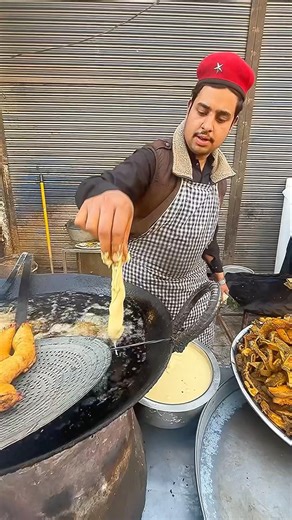 Unique Ultra Crispy Butt Pakora 😱 Mingora Most Famous Street Snack! Pakistani Food #foodie
