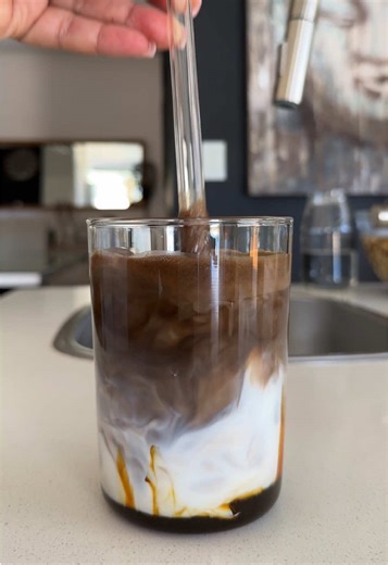 Delicious Vanilla and Date Syrup Hojicha Latte Recipe