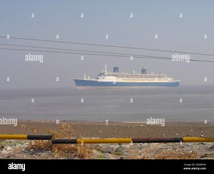 NO FILM, NO VIDEO, NO TV, NO DOCUMENTARY - The Blue Lady, formerly the SS Norway, (former last French liner France) has been run aground in shallow waters at the ship breaking yards in Alang, India, on November 8, 2006. Photo by Ken Moritsugu/MCT/ABACAPRESS.COM Stock Photo - Alamy