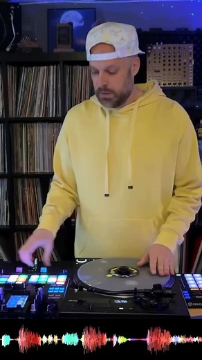 CHRIS KARNS🥇 #ScratchPerformance by @chriskarnsmusic 💯 Cuttin up some Doechii vocals over the classic Fists of the White Lotus scratch beat by a Paul Nice 💪🏻💇🏼‍♂️ | Scratchvideo - Rodrigue