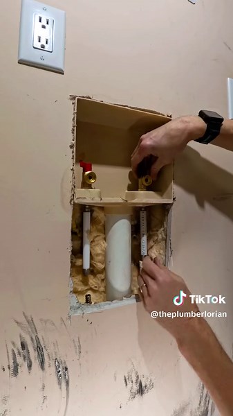 Installing new washing machine shut off valves 🚰💦 #plumbing #plumber #asmr #DIY #foryou