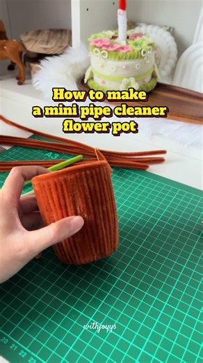 DIY Mini Pipe Cleaner Flower Pot with Center Hole
