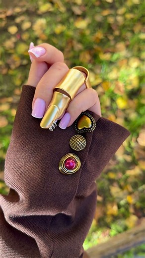 Подиумный авангард: золотые доспехи и винтажные акценты от Bouton ✨🍂