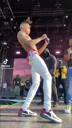 NLE Choppa performing Final Warning