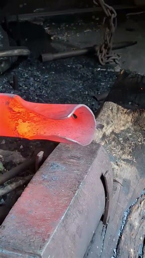 Driving the handle the unique way, Different method. perfect result #forgingprocess #blacksmith