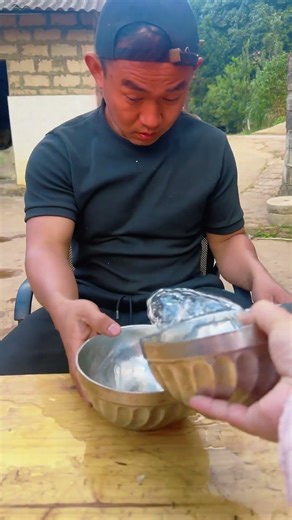 #Clinking glasses is so addictive Xifeng Little Green Bubble Chasing Light Music Festival