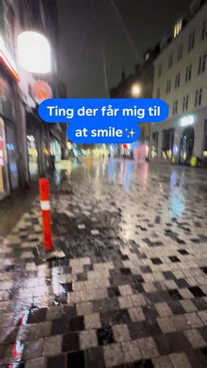 Matas on Instagram: "Hvordan kommer du godt igennem vinteren? ❄️ Det er mørkt og gråt udenfor, og det kan være svært at holde energiniveauet oppe - særligt, hvis du slet ikke når at se solens stråler i løbet af en dag. Se med her, hvordan du for eksempel kan tilføje små lysglimt i en ellers mørk vintertid 🫶🏼 #matasdk"