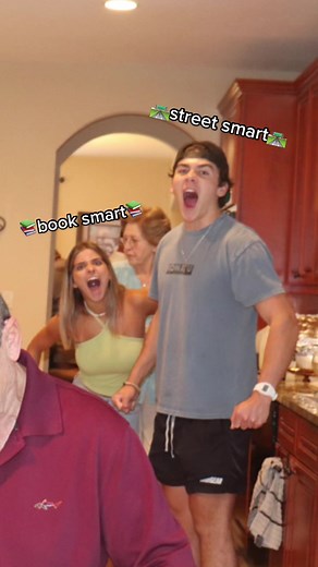 which one are you🤔 #booksmart #streetsmart #couples #graysonxalyssa