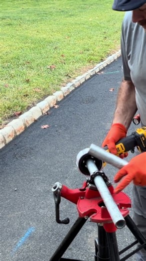 Using the @DEWALT deburring tool