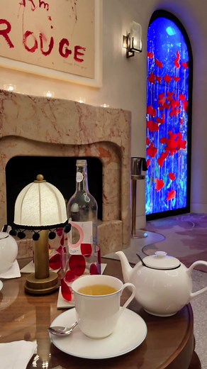 📍Red Room, The Connaught hotel. Probably one of our new favourite bar in town ❤️ #thisislondon #visitlondon #london #londonlife #londonspots #mayfair