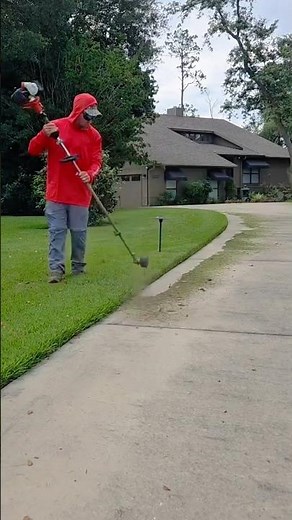 Precise Lawn Edging Work to Create a Clean and Well-Defined Driveway Border