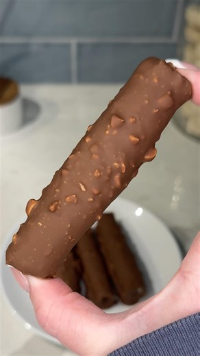 viral nutella peanut crunch rolls recipe 🍫#recipe #dessert #nutella #chocolate #shorts #easydessert