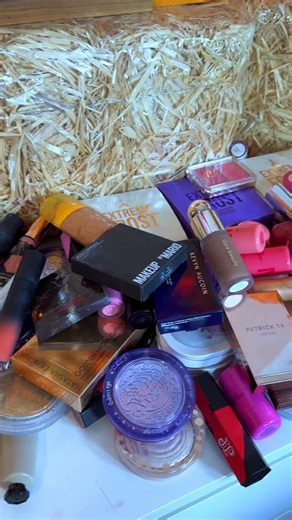 15 comments | Makeup collection declutter! It’s that time of year where I declutter 50% of my collection! Today we’re decluttering my blushes, highlighters and bronzers! Full declutter is live on my channel! | Allie Dawson | Facebook