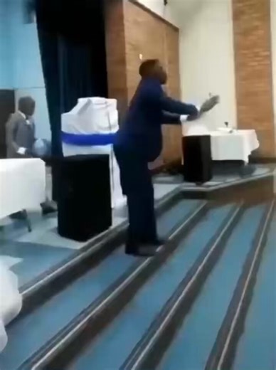 He found out she was cheating and confronted her on their wedding day 😭😭😭 Women are not good people shame