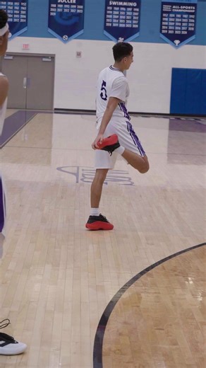 @beastmbb Soph. Eli Scott led his team to victory in the holiday tournament with clutch scoring plays on all levels.🏴‍☠️🐲 #fyp #explore #getbucketsordie #2028