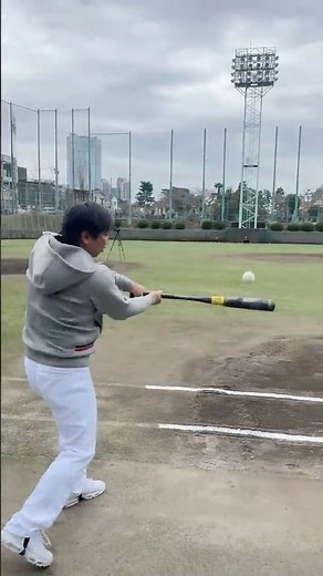 【神技】60m先のキャッチャーにノックでストライクを狙う