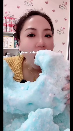 I AM OBSESSED WITH THIS BLUE ICE 🩵 #ice #blue #blueice #bluewater #icelover #iceeating #onlybites #powderyice #softice #freezerfrost #onlybites #shavedice #fyp #foryoupage #hielo #nieve #neige #glace #pourtoi #snow #iceberg