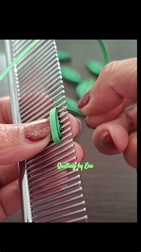 Basic Quilling Leaves Using Comb #quilling #art #quillingart #paperart #trending #viralshorts