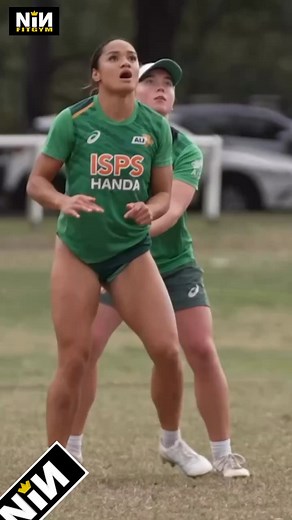 Rugby Femenino: Fuerza, Pasión y Determinación en Cada Partido 🏉🔥 El rugby femenino ha crecido exponencialmente en los últimos años, demostrando que este deporte no es solo para hombres. 💪 Las jugadoras han roto estereotipos, mostrando un nivel impresionante de fuerza, estrategia y trabajo en equipo en cada partido. Desde tackles demoledores hasta jugadas magistrales, las mujeres en el rugby dejan claro que están aquí para competir en lo más alto. 🚀 Más que un deporte, el rugby femenino es u