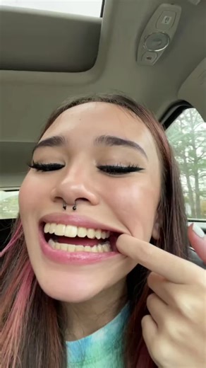 White and shiny teeth powder