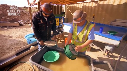 563K views · 7.7K reactions | Freddy and Juan look at the shaker deck and discover Pete has made a very costly mistake. #FreddyDodgesMineRescue #AussieGoldAndOpalHuntersPlus | Aussie Gold & Opal Hunters | Facebook