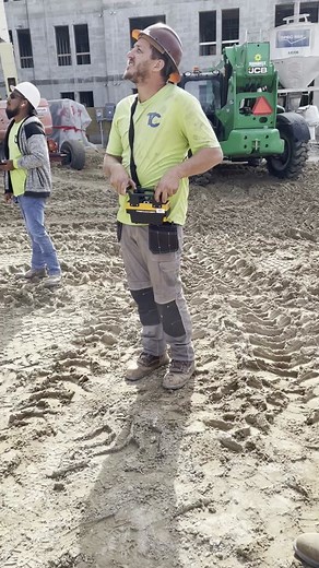 Ever seen a remote control rotating telehandler that stretches up to 83ft? 😎 Here's a glimpse of this engineering marvel in action on a demo in central Florida. #jcb #telehandler #construction #jobsite #jcbmachines