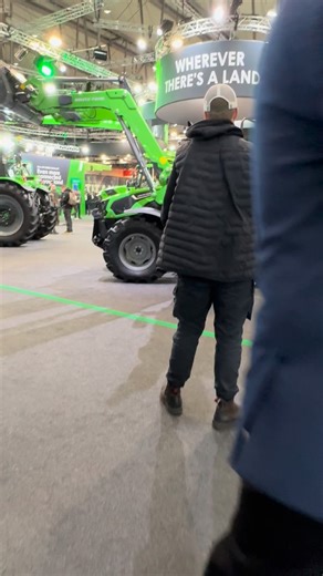 12K views · 1.9K reactions | Agritechnica 2025 - abgehupt  #deutzfahr #agritechnica #agritechnica2025 #traktoren #landwirtschaft #abgehupt | Deutz-Fahr | Facebook