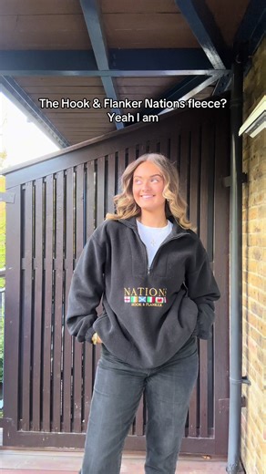 Don’t ask the cost per wear on this, I’d be embarrassed about how often I really do wear the same @Hook and Flanker over and over 🏴󠁧󠁢󠁷󠁬󠁳󠁿 #womeninsports #welshrugby #rugbymerch #hookandflanker #sportsstyle