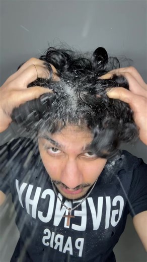 Difference Between Dry Scalp and Dandruff: Causes and Solutions