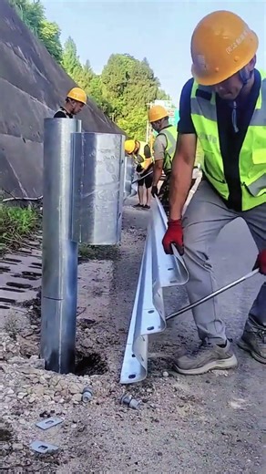 Smart Worker Technique: Fast and Safe Guardrail Installation on Highways #SmartWorkerTechnique