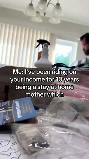 Being a stay at home parent is work, and they should be recognized for the sacrifices they often make in order to further their partner’s careers #stayathomemom #mom #marriage #divorce #momlife #greenscreenvideo @ocean_dreamer_julie