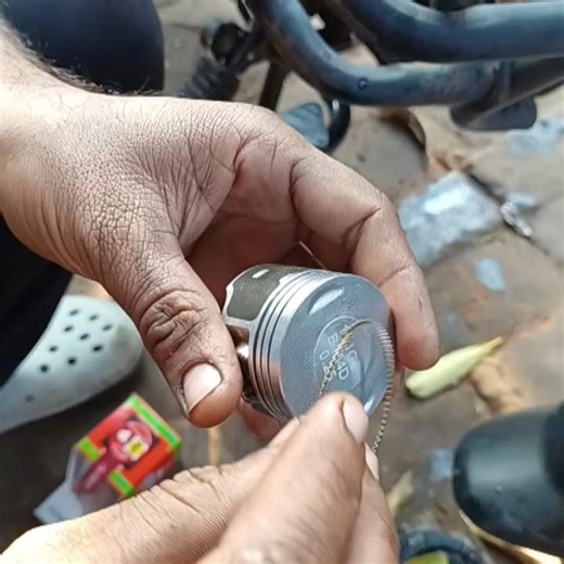 Bajaj Platina Piston Rind fitting. #shorts #shortvideo #automobile #mechanical