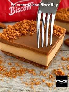 5-Ingredient Biscoff Cheesecake Bars 😍 A buttery Lotus biscuit base, a creamy Biscoff filling, topped with a thick layer of Biscoff spread, and a sprinkle of Lotus biscuit crumbs 🤤 These cheesecake bars are so delicious and so easy to make! 🙌 Sound on for full instructions 🔉 All you need is: Base: 200g Lotus Biscuits, finely crushed 60g unsalted butter, melted Filling: 500g cream cheese, room temp 150g Biscoff spread 100g icing sugar Topping: 200g Biscoff spread, melted 2 Lotus biscuits, fin