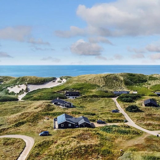Sommerhusudlejning er nemt med NOVASOL. 🏡 Vi klarer alt det praktiske. Fra rengøring, bookinger, al kommunikation med gæsterne til markedsføring af netop dit sommerhus. Udfyld formularen og bliv kontaktet for en uforpligtende snak om udlejning. | Udlej med NOVASOL