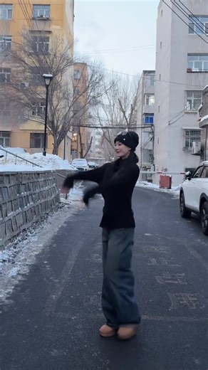 Explore the Beauty of Uyghur Dance