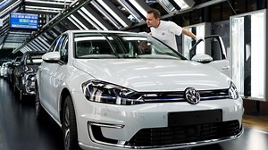 Warum der E-Golf jetzt 10.000 Euro billiger ist