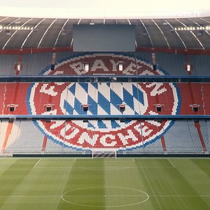 Neue Saison, neuer Look! 🏟 😍 Unsere Allianz Arena erstrahlt in Rot und Weiß! 🔴⚪ | FC Bayern München