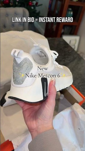 Unbox the new Nike Metcon 6! ✨ 🤌🏻 I’ve never seen a prettier sneaker! Obsessed is an understatement