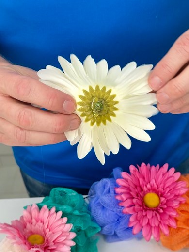 Easy DIY Loofah Wreath for Budget Decor