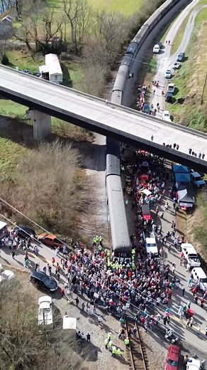 58K views · 1K reactions | Santa Claus (literally) came to town! Huge thanks to CSX Santa Train for another visit to Scott County this year, and to all of the volunteers who make this happen!  Tis’ the season! | Scott County Tourism | Facebook
