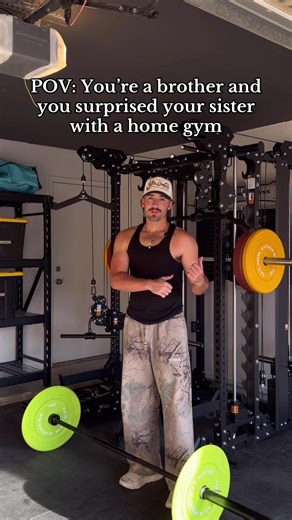 She is so happy🙌🏼 Next project: Fix the garage door😂 @Major Fitness｜Home Gym #majorfitness #B17 #strengthtraining #garagegymsetup