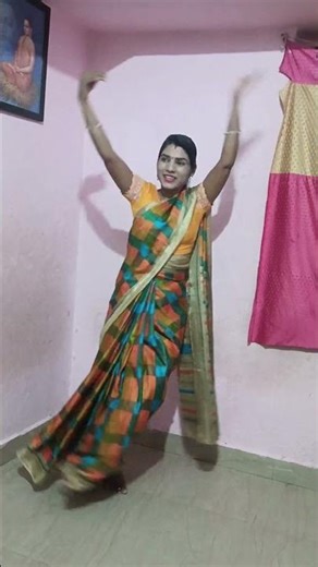 डोल डोलते वाऱ्यावर बाई माझं#koli#geet #youtubeshorts #shortsvideo #shotrs #dance