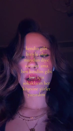 Kendin Gibi Biriyle Olmak: Şiir ve Sokaklar