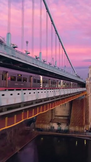 556K views · 132 reactions | @nathanielbayona is chasing sunsets via the Ben Franklin Bridge!  Connecting Philadelphia, Pennsylvania and Camden, New Jersey, this majestic bridge, named after one of America’s founding fathers, serves as a symbol of unity and connection between two vibrant cities. ✨ How amazing is this?   @nathanielbayona  Ben Franklin Bridge, USA  Hans Zimmer - Time | Beautiful Destinations | Facebook