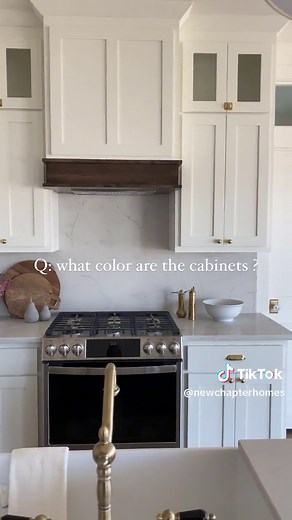 Funny story… I actually thought my painters painted the cabinets the same color as the walls. The walls are Alabaster by Sherwin Williams and I wanted the cabinets to be Swiss Coffee 75% by Benjamin Moore… in person you literally cannot tell a difference. I even went to look at the paint cans to verify. 👀 Builder/Designer: New Chapter Homes Chapter VII @Rejuvenation @Nebraska Furniture Mart #kitchen #kitchencabinets #cabinets #omaha #omahahomes #newconstruction #newhome #realestate #omahareales