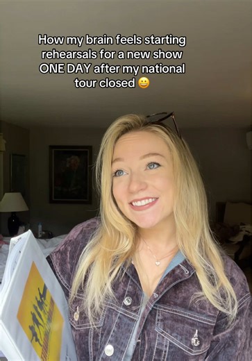 Me trying to data-dump over here 🤯 #musicaltheatre #professionalactor #theatretiktok #nationaltour #fyp #theatrelife #musicaltheatretiktok #theatrekid #theatretok